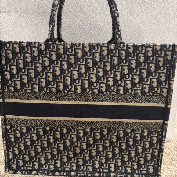 Authentic Large Dior Book Tote Ecru and Blue Dior Oblique Embroidery EUC w/Box - Picture 14 of 16